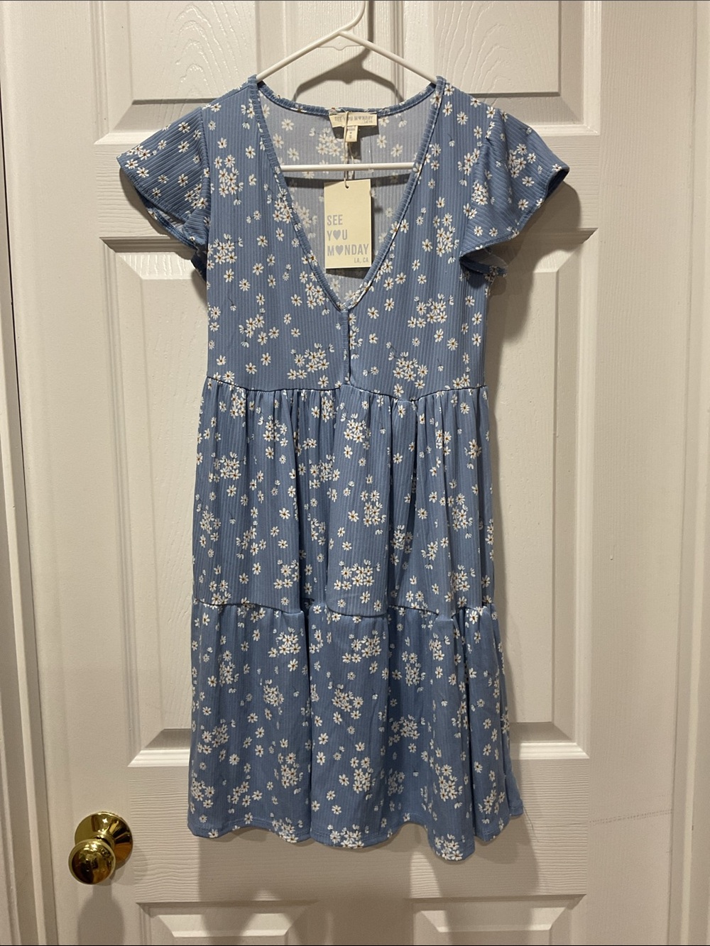 Cute comfy dusty blue dress flutter sleeves and daisy 🌼 print S